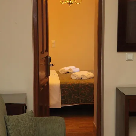 فندق Apollonion Palace إرموبولّي