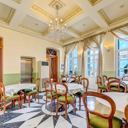 Apollonion Palace فندق إرموبولّي