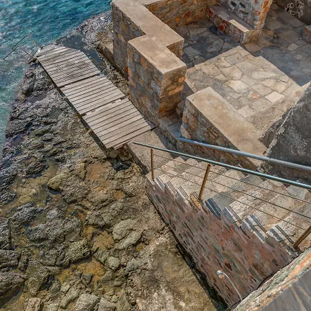 Apollonion Palace فندق إرموبولّي