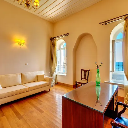 Apollonion Palace فندق إرموبولّي